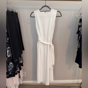 Elegant White Sleeveless Dress